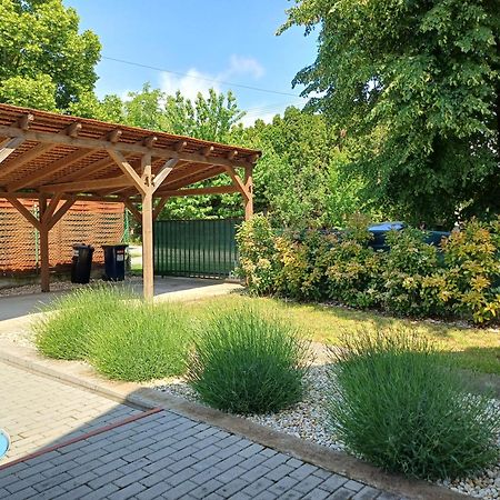 Oliva 8 fős Balatoni Nyaraló Balatonakarattya Exterior foto